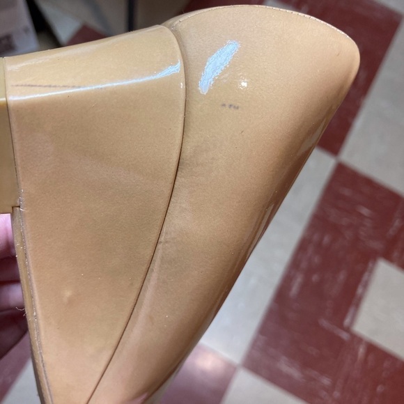 Stuart Weitzman 8 tan patent leather wedge heels - Picture 16 of 16